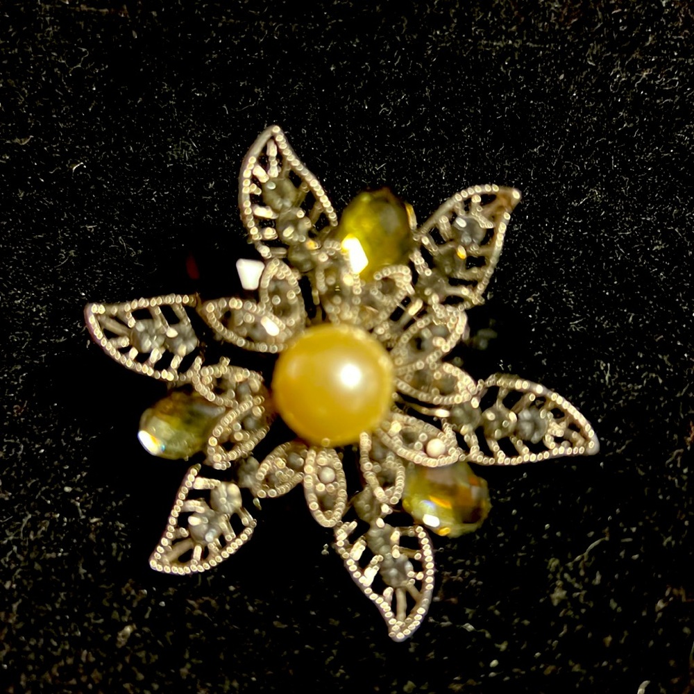 Pearl Night out brooch or hair charm